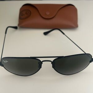 Ray-Ban Black Aviator Sunglasses with Case